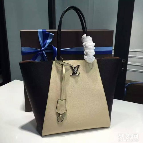 原单顶级奢侈品 武汉服装鞋帽箱包的秘密世界